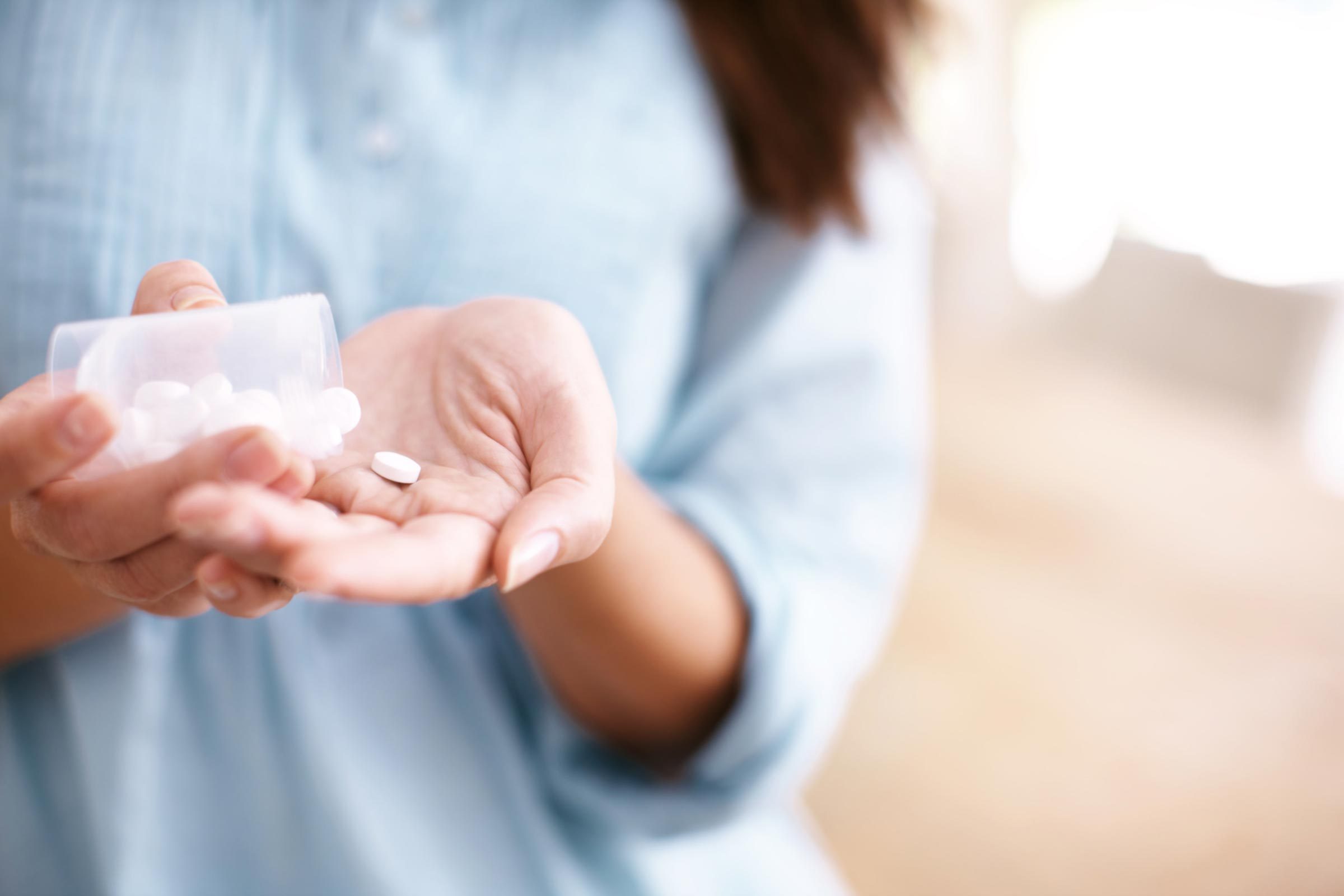 The Danger of Swallowing Pills Without Water—It’s Not Choking